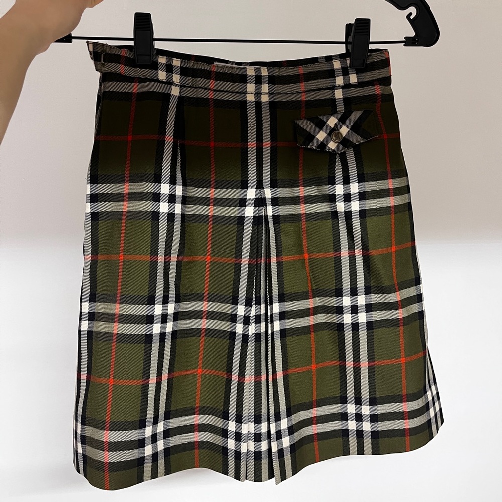Burberry plaid skirt
